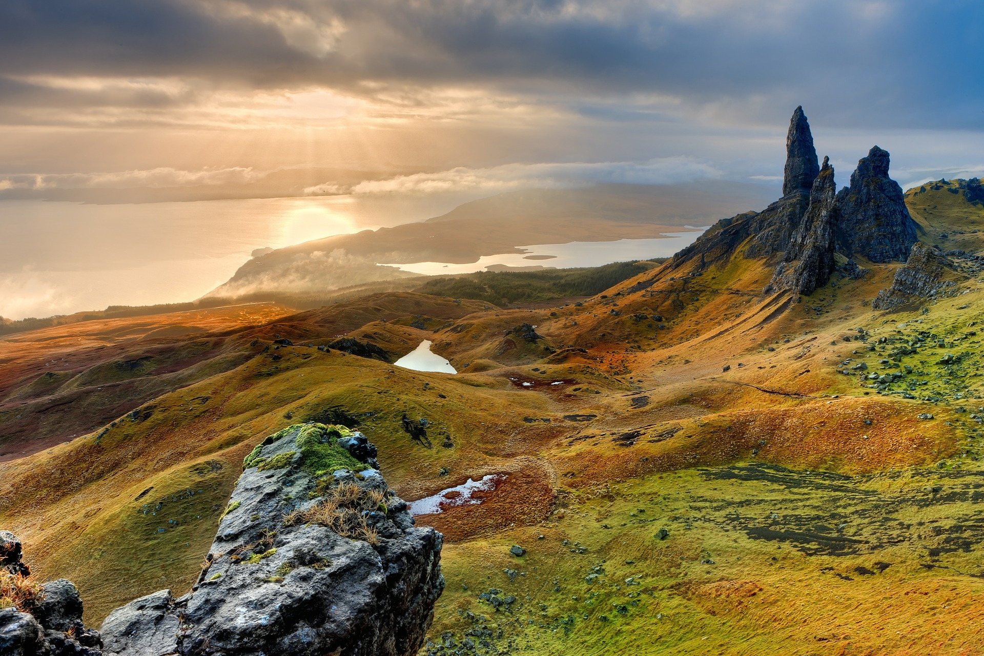 https://pixabay.com/hu/t%C3%A1j-sk%C3%B3cia-isle-of-skye-%C3%B6reg-storr-540115/