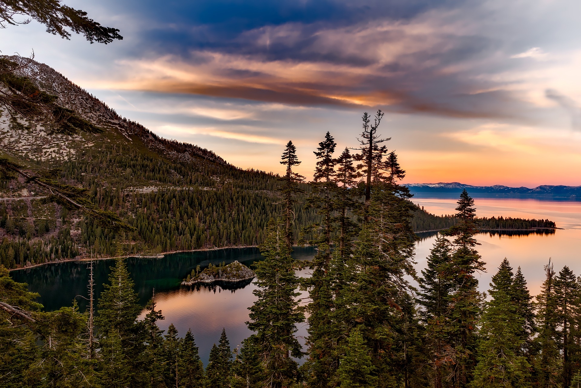 https://pixabay.com/hu/lake-tahoe-california-emerald-bay-1590923/
