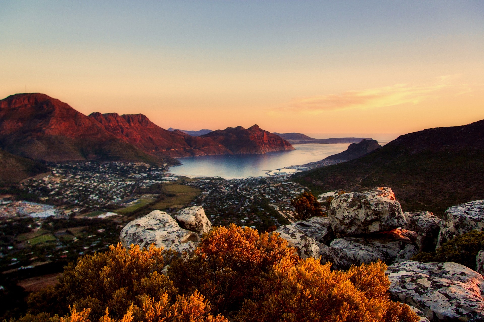 https://pixabay.com/hu/cape-town-d%C3%A9l-afrika-hegyek-%C3%B6b%C3%B6l-2575437/