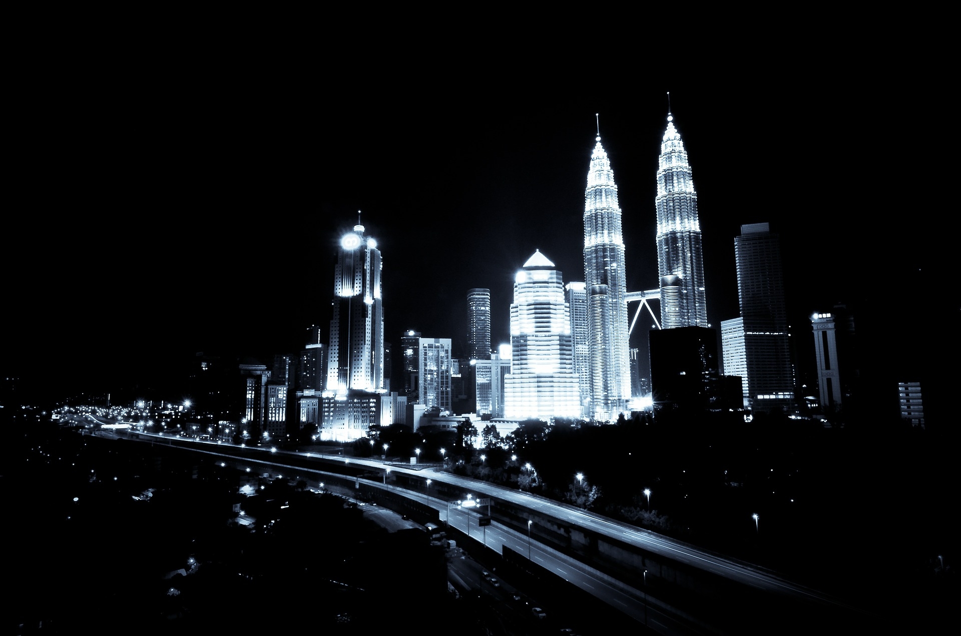 https://pixabay.com/hu/kuala-lumpur-v%C3%A1rosi-%C3%A9jszaka-%C3%A9p%C3%BClet-398792/