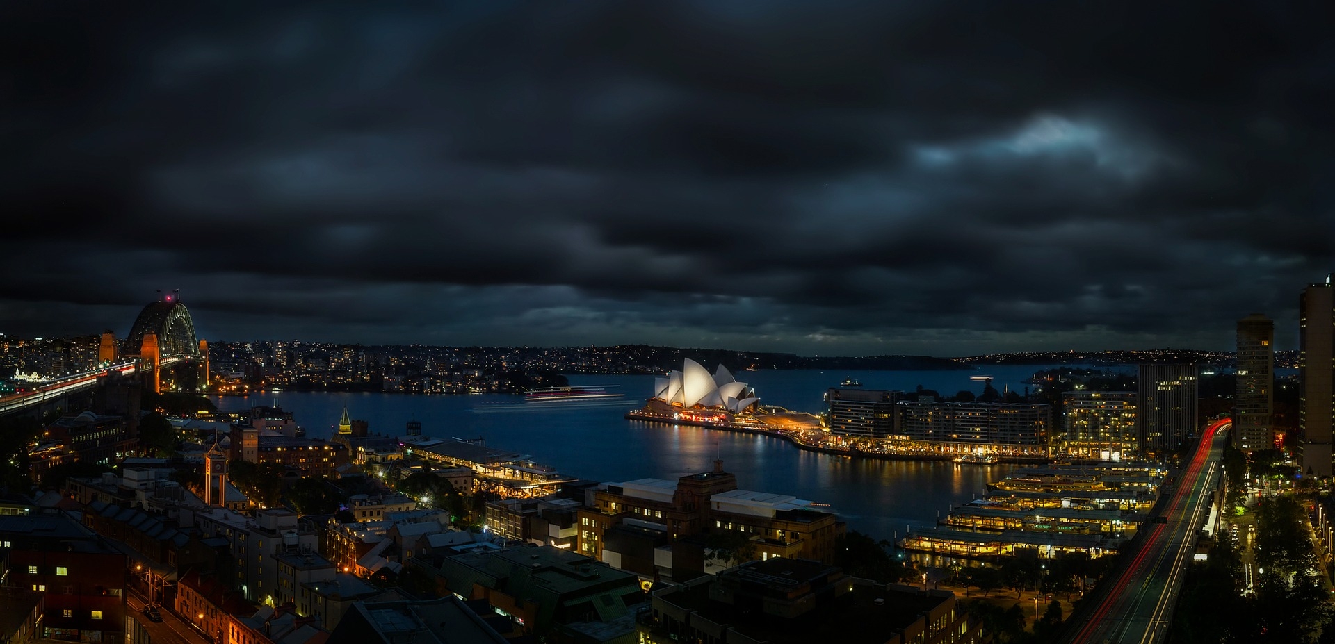 https://pixabay.com/hu/sydney-ausztr%C3%A1lia-panor%C3%A1ma-%C3%A9jszaka-1970604/