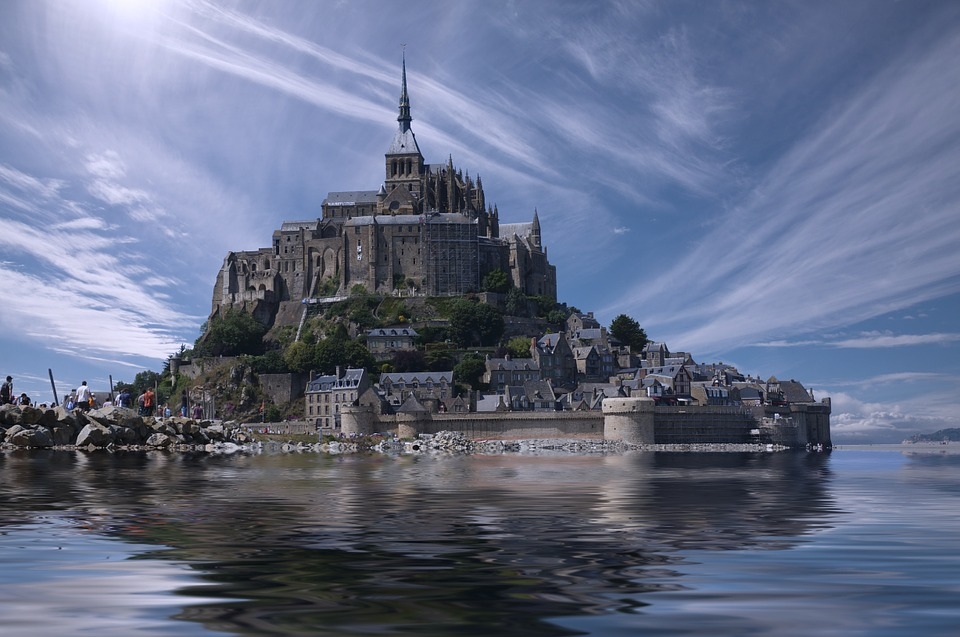 https://pixabay.com/hu/mont-saint-michel-franciaorsz%C3%A1g-688405/