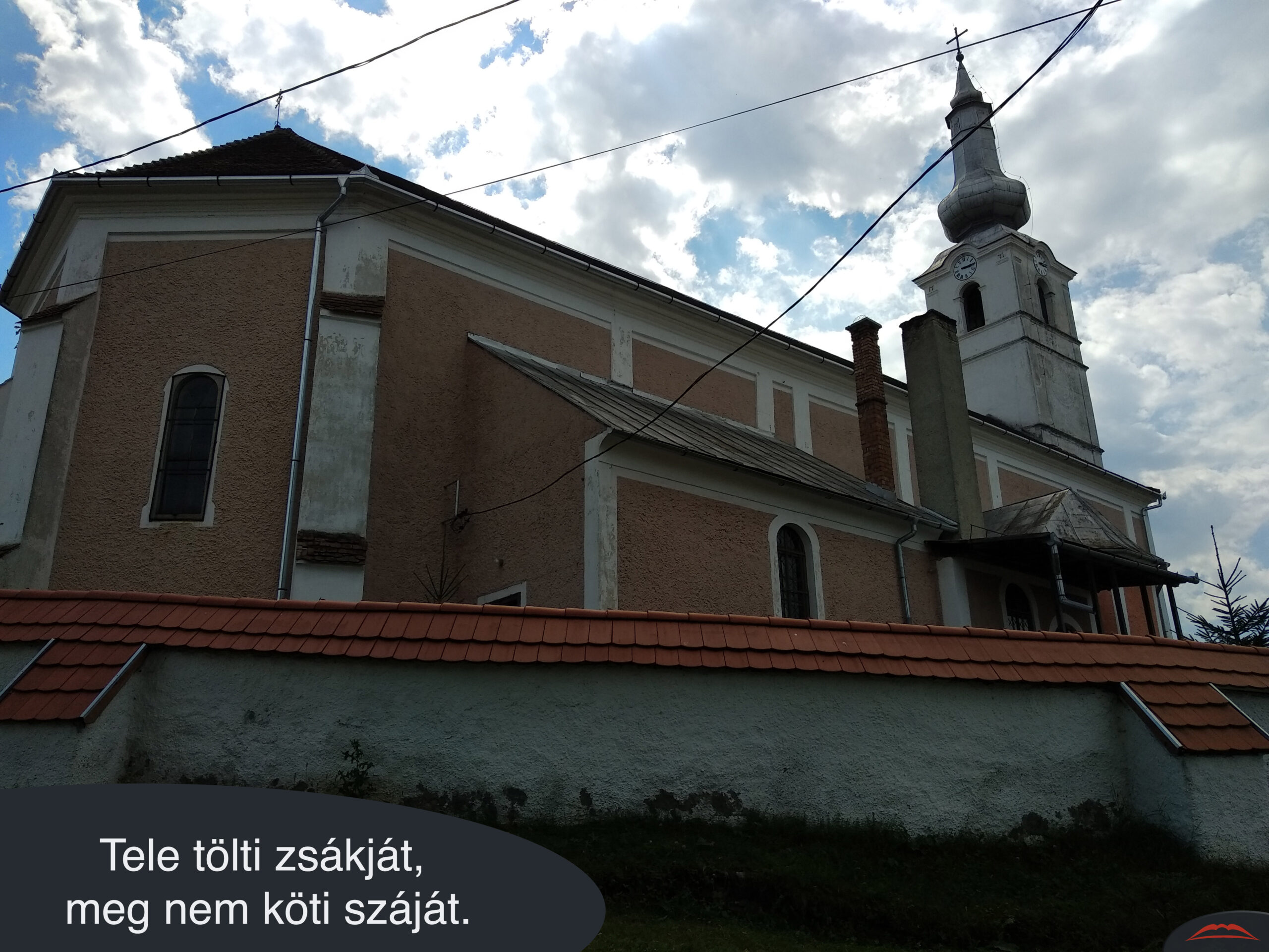 Tele tölti zsákját, meg nem köti száját