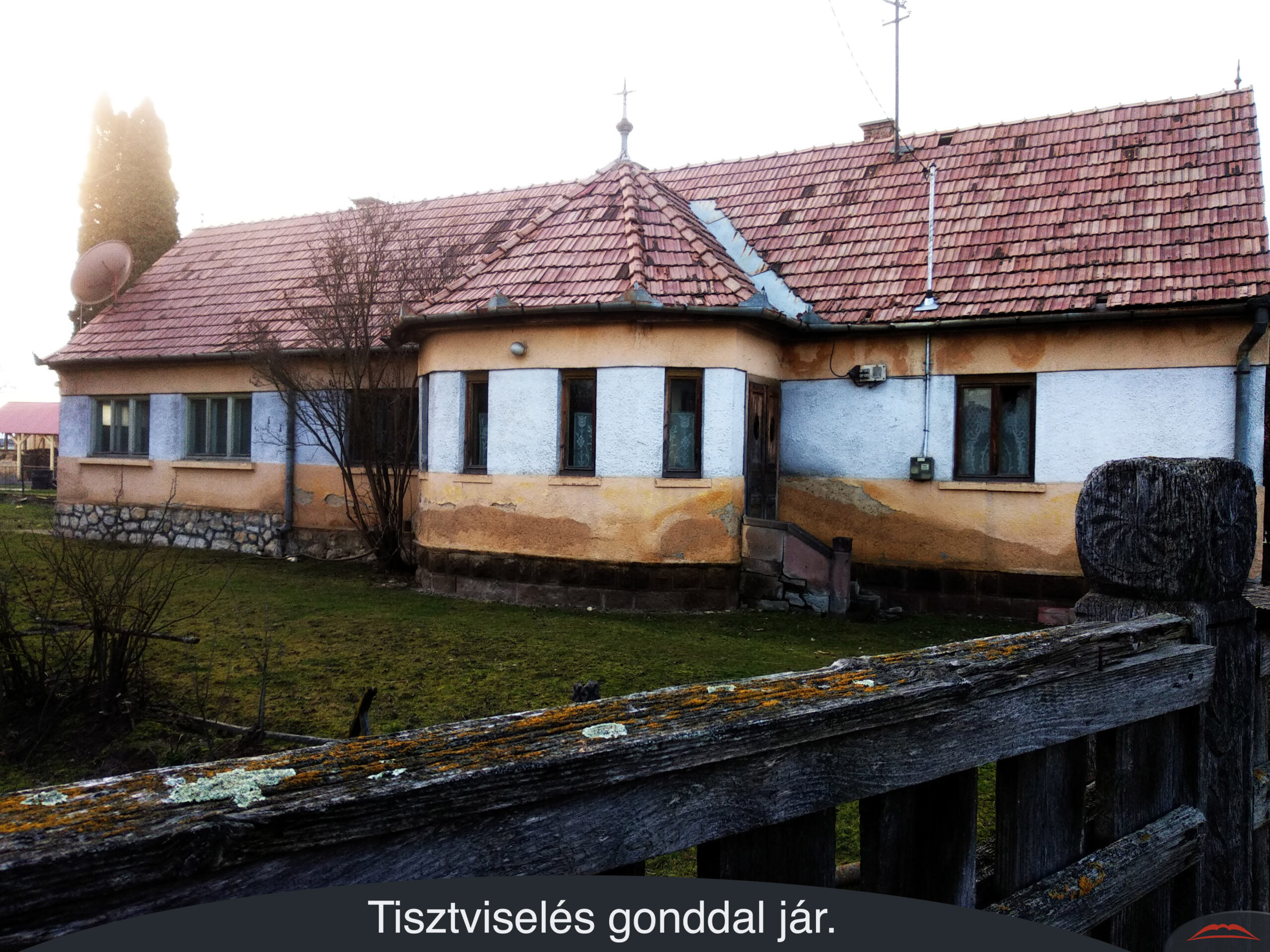 Tisztviselés gonddal jár.