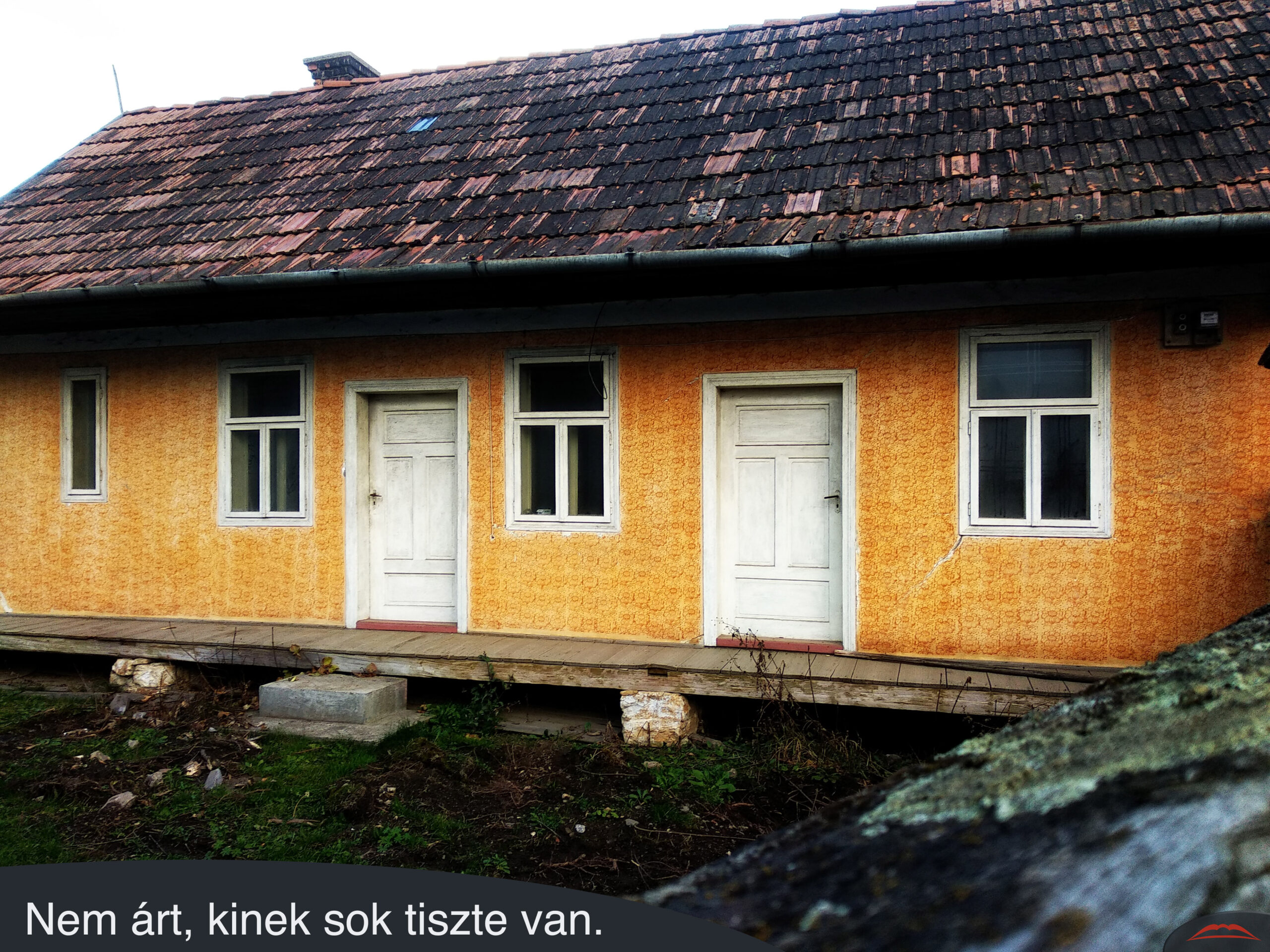 Nem árt, kinek sok tiszte van.