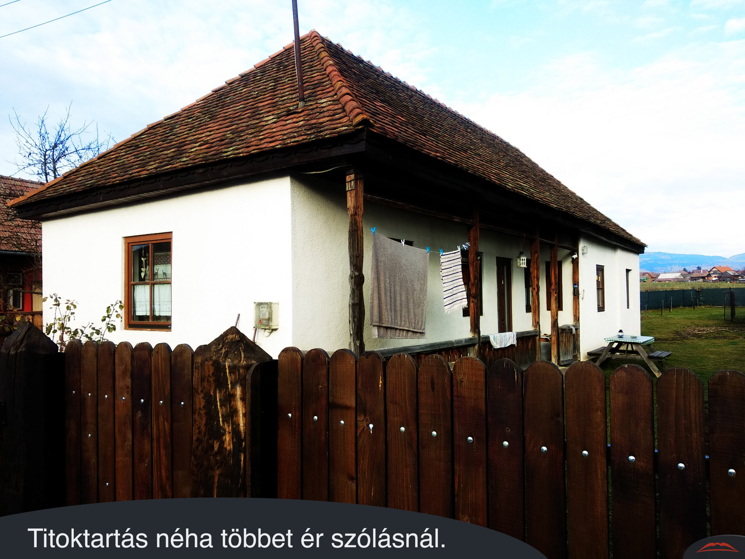 Titoktartás néha többet ér szólásnál.