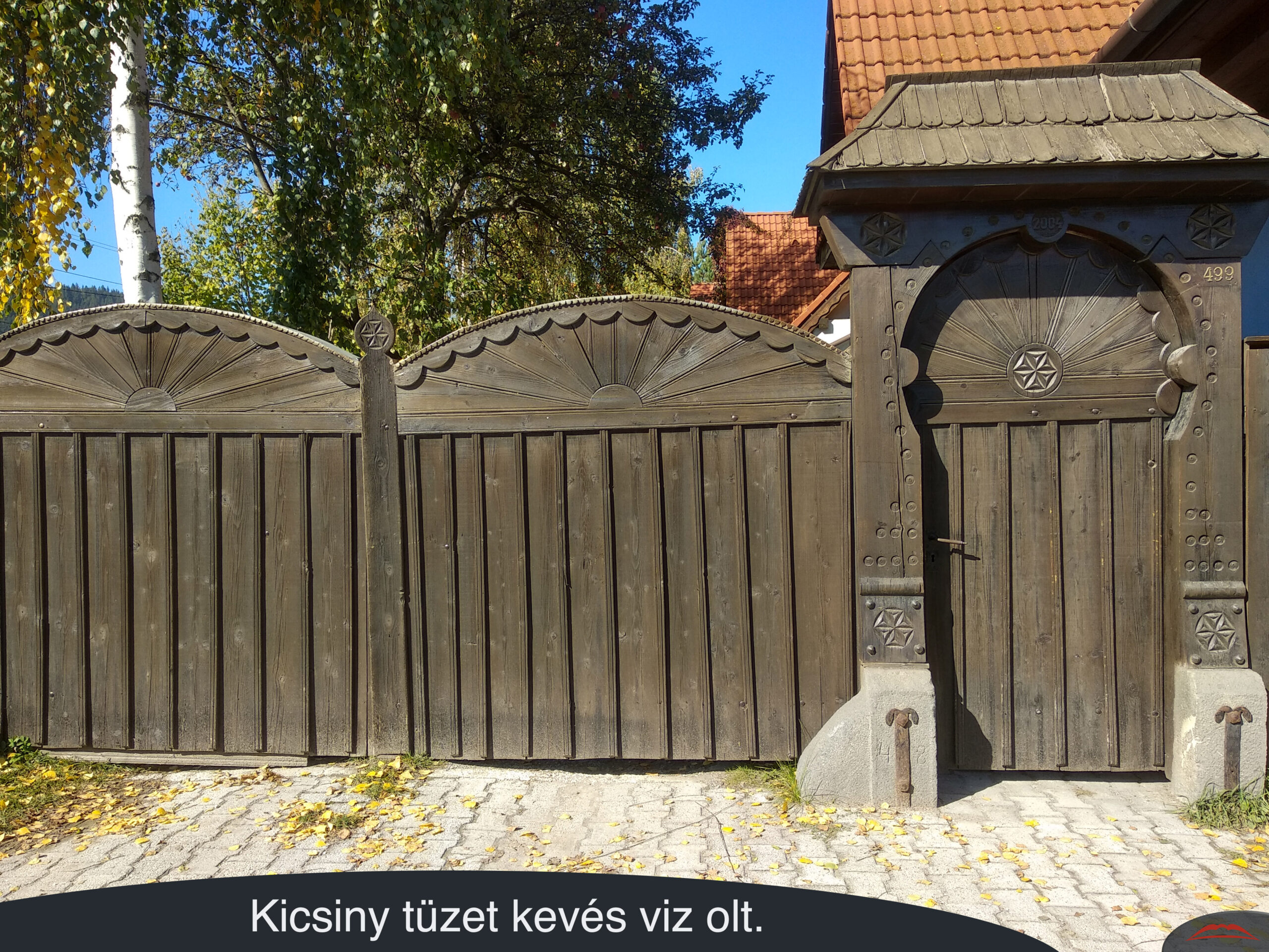 Kicsiny tüzet kevés viz olt.