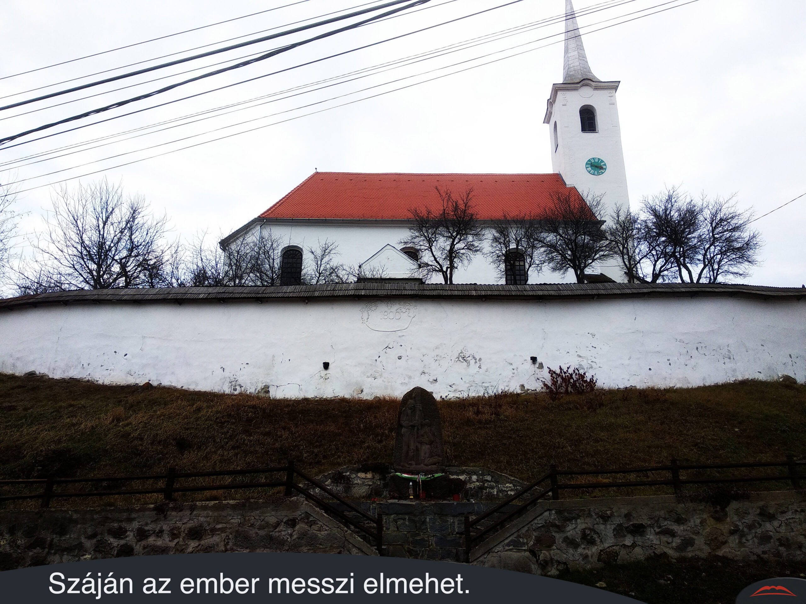 Száján az ember messzi elmehet.