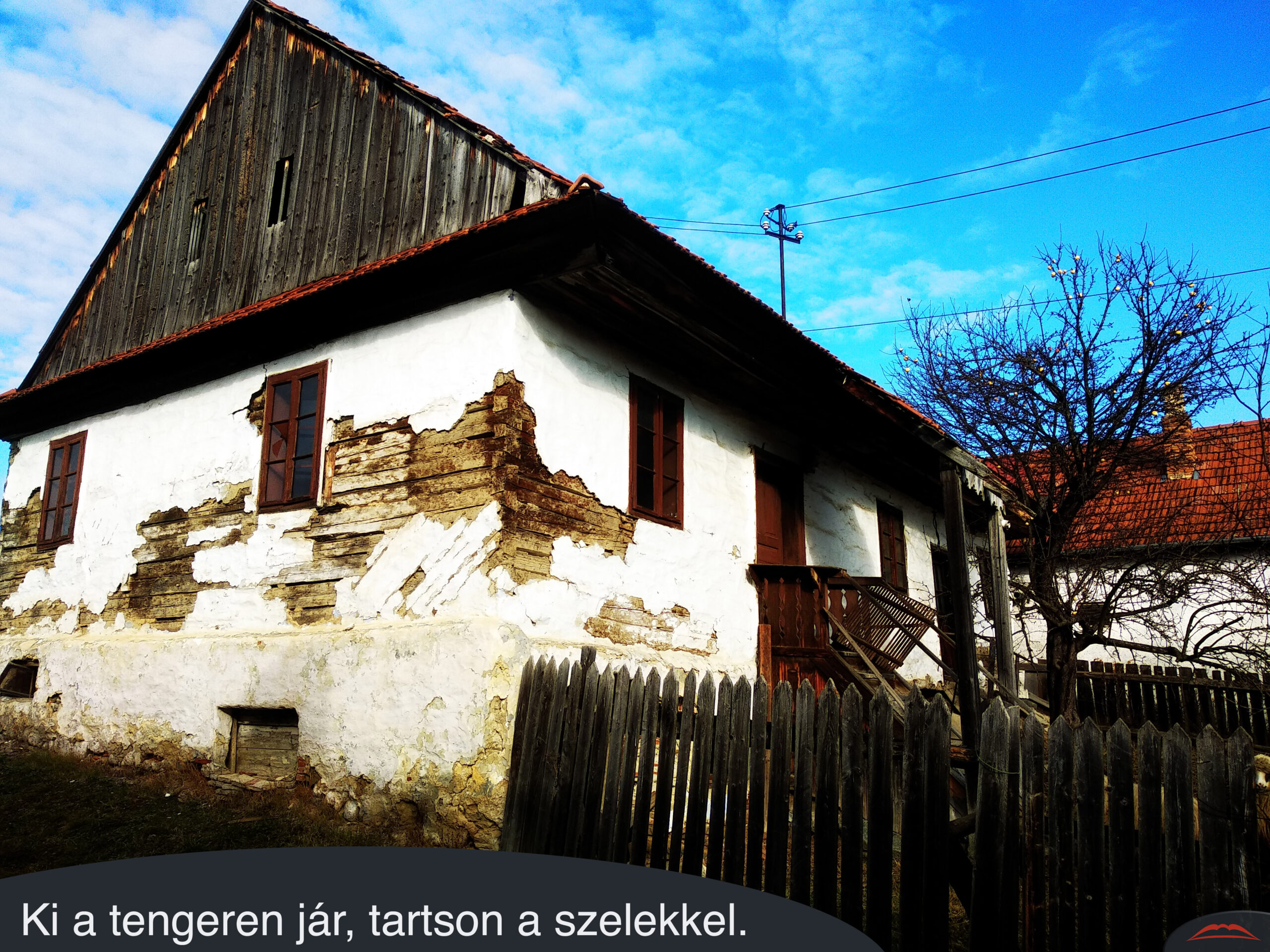 Ki a tengeren jár, tartson a szelekkel.