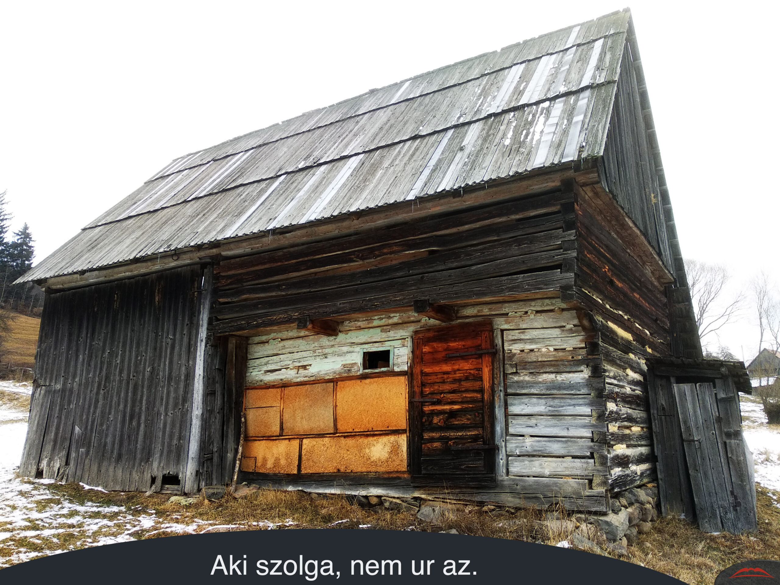 Aki szolga, nem ur az.