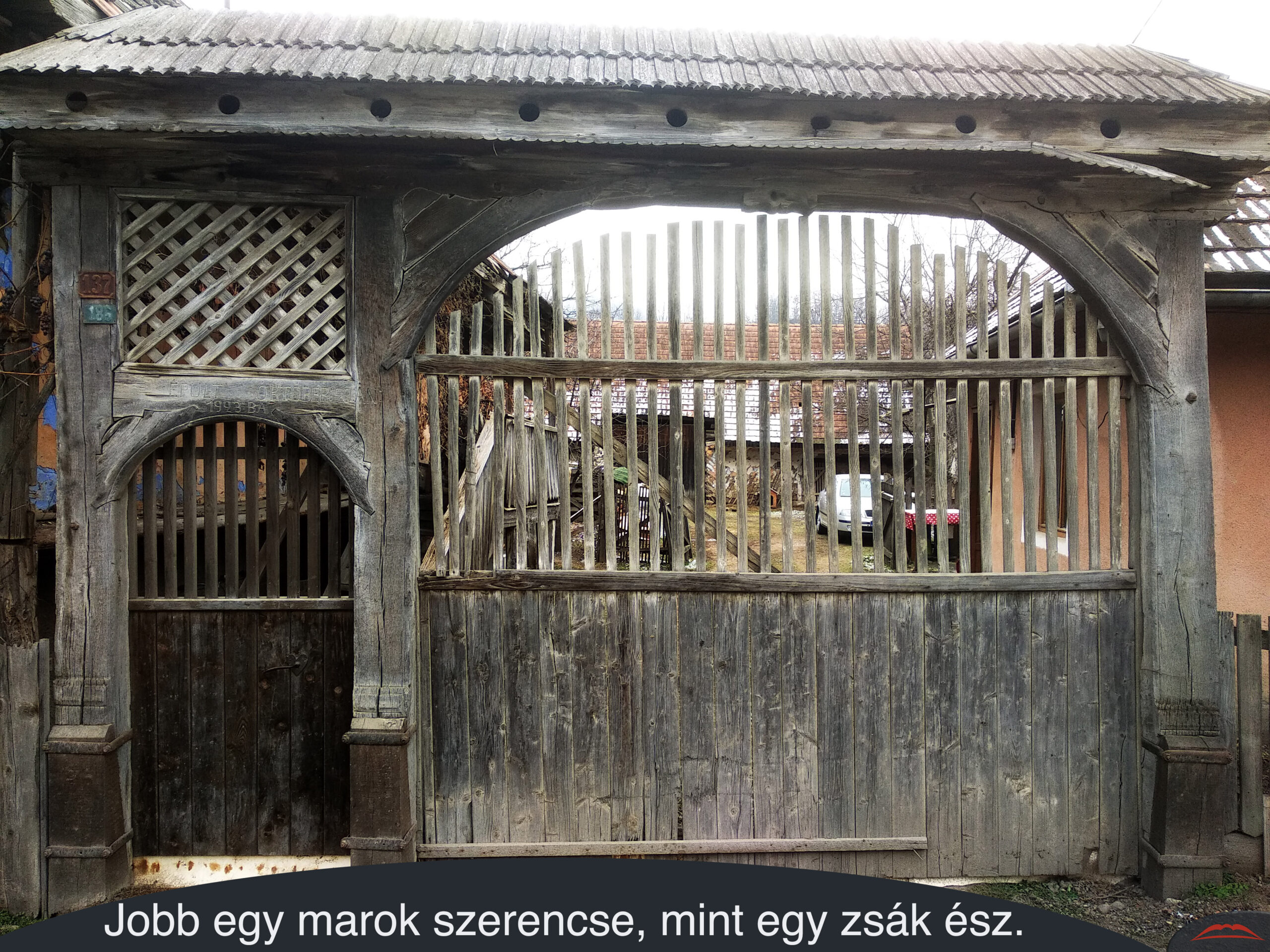 Jobb egy marok szerencse, mint egy zsák ész.