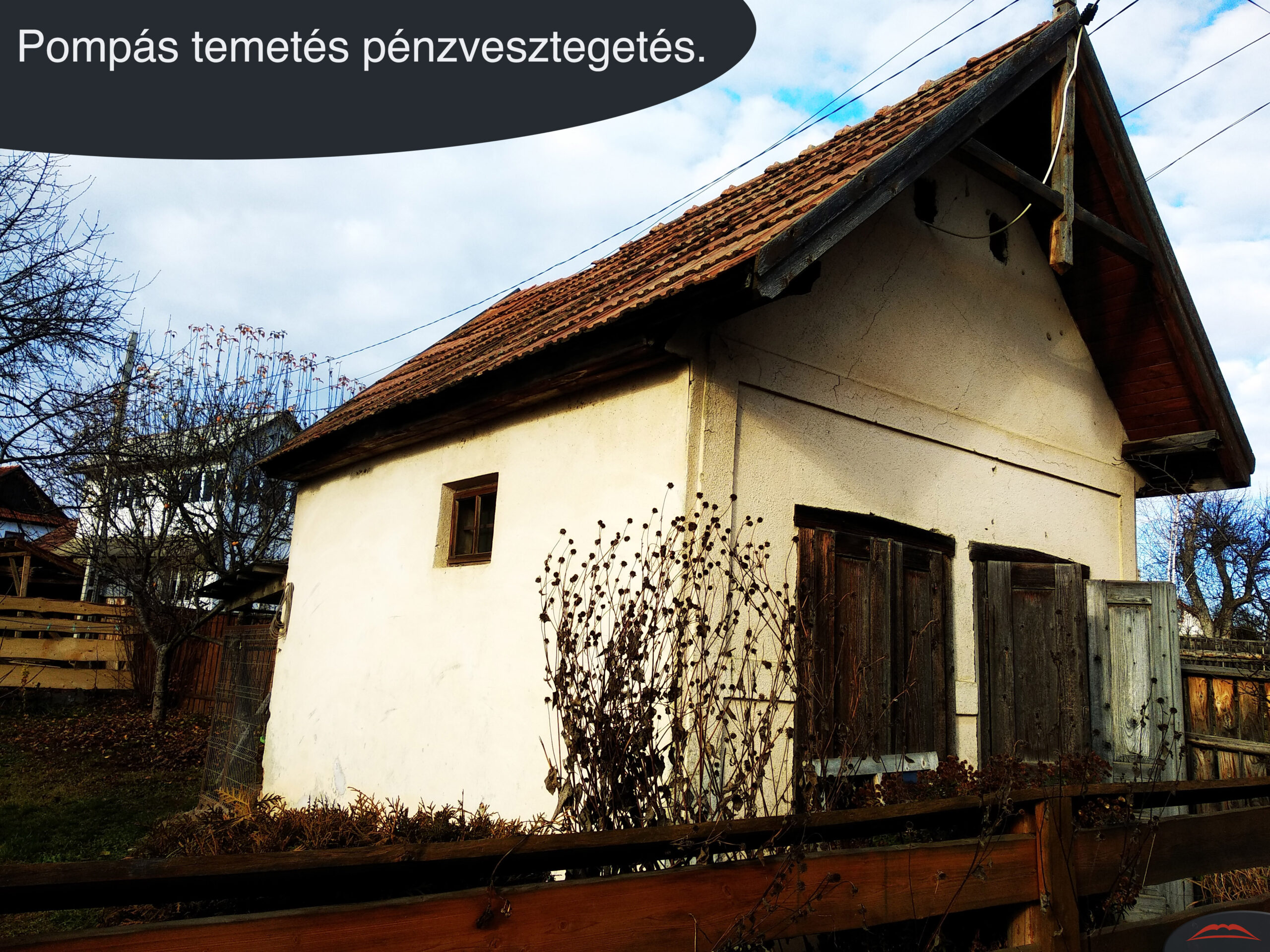 Pompás temetés pénzvesztegetés.