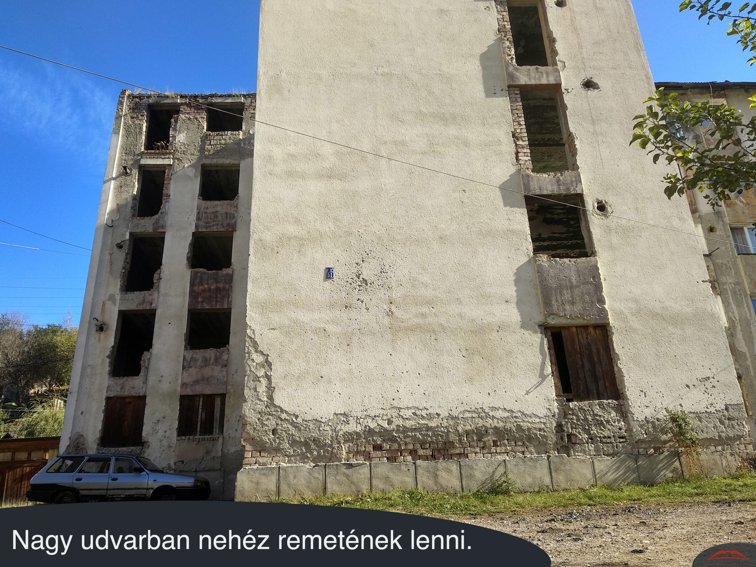 Nagy udvarban nehéz remetének lenni.