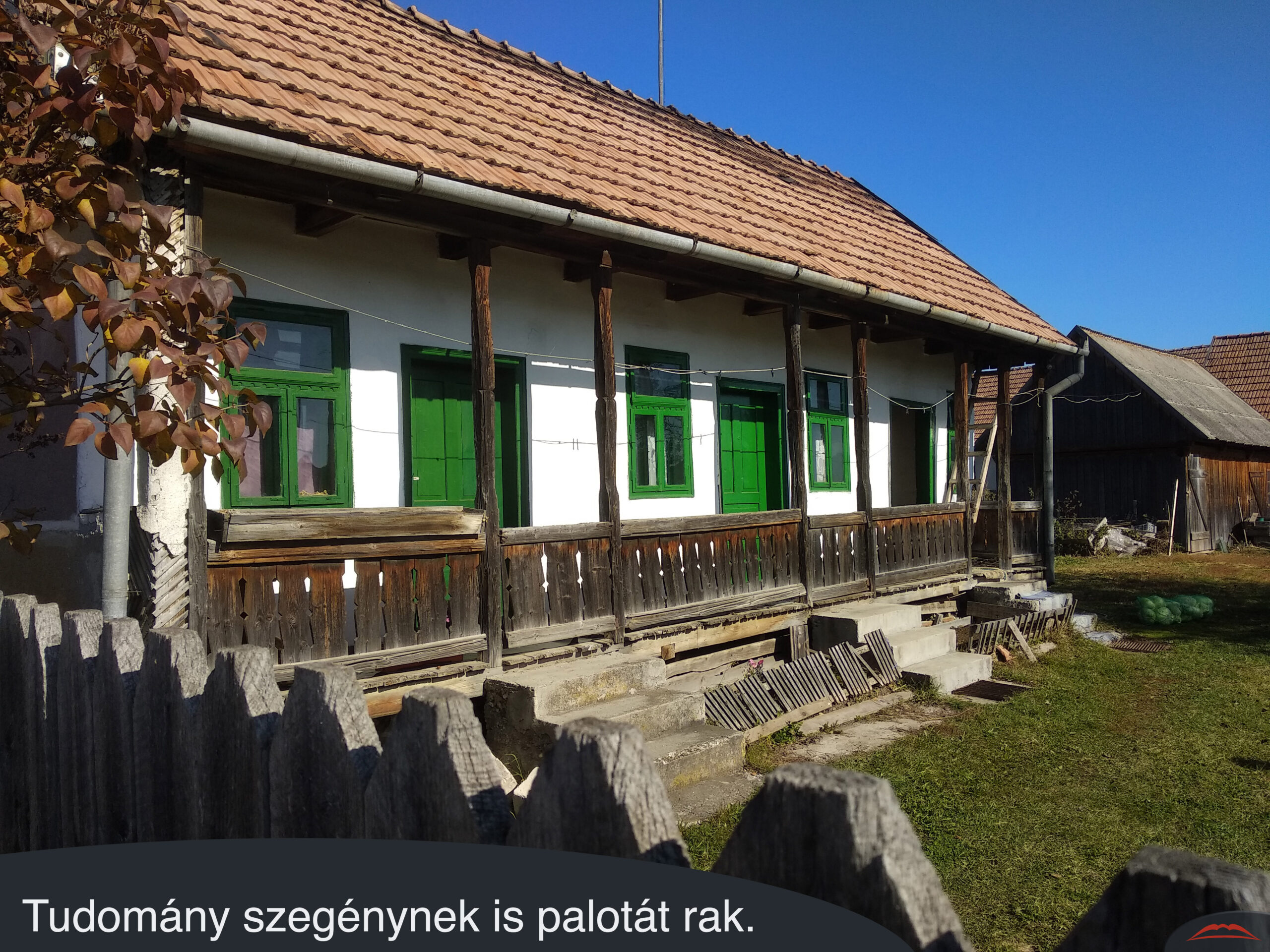 Tudomány szegénynek is palotát rak.