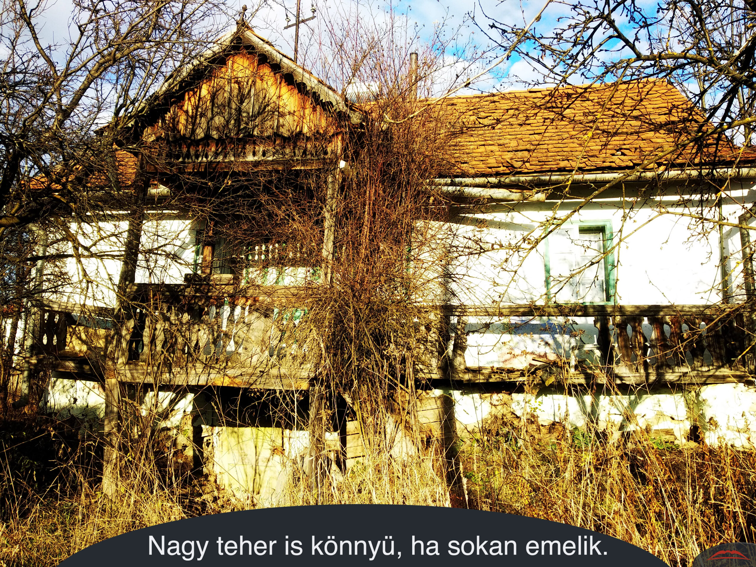 Nagy teher is könnyü, ha sokan emelik.