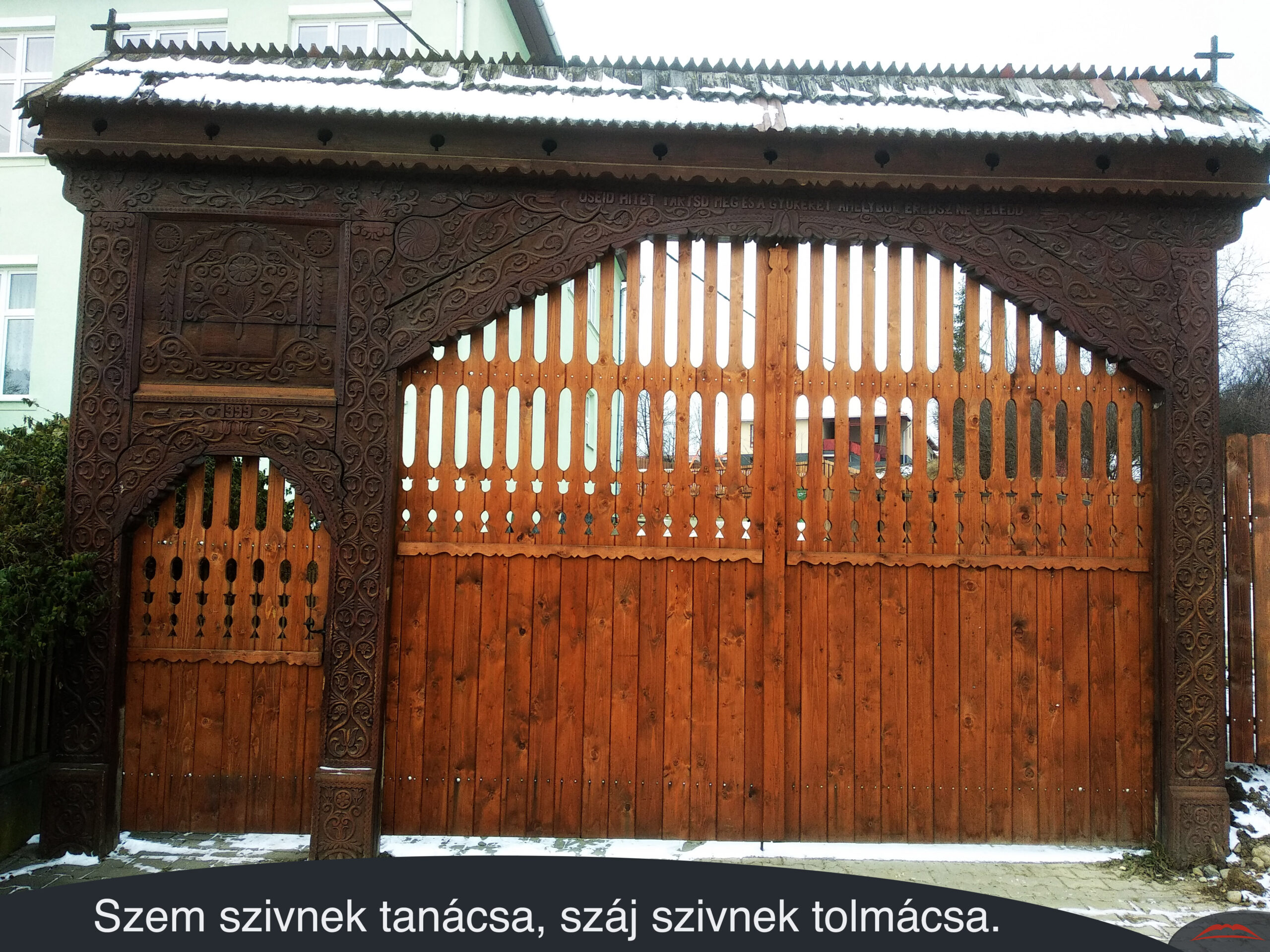 Szem szivnek tanácsa, száj szivnek tolmácsa.