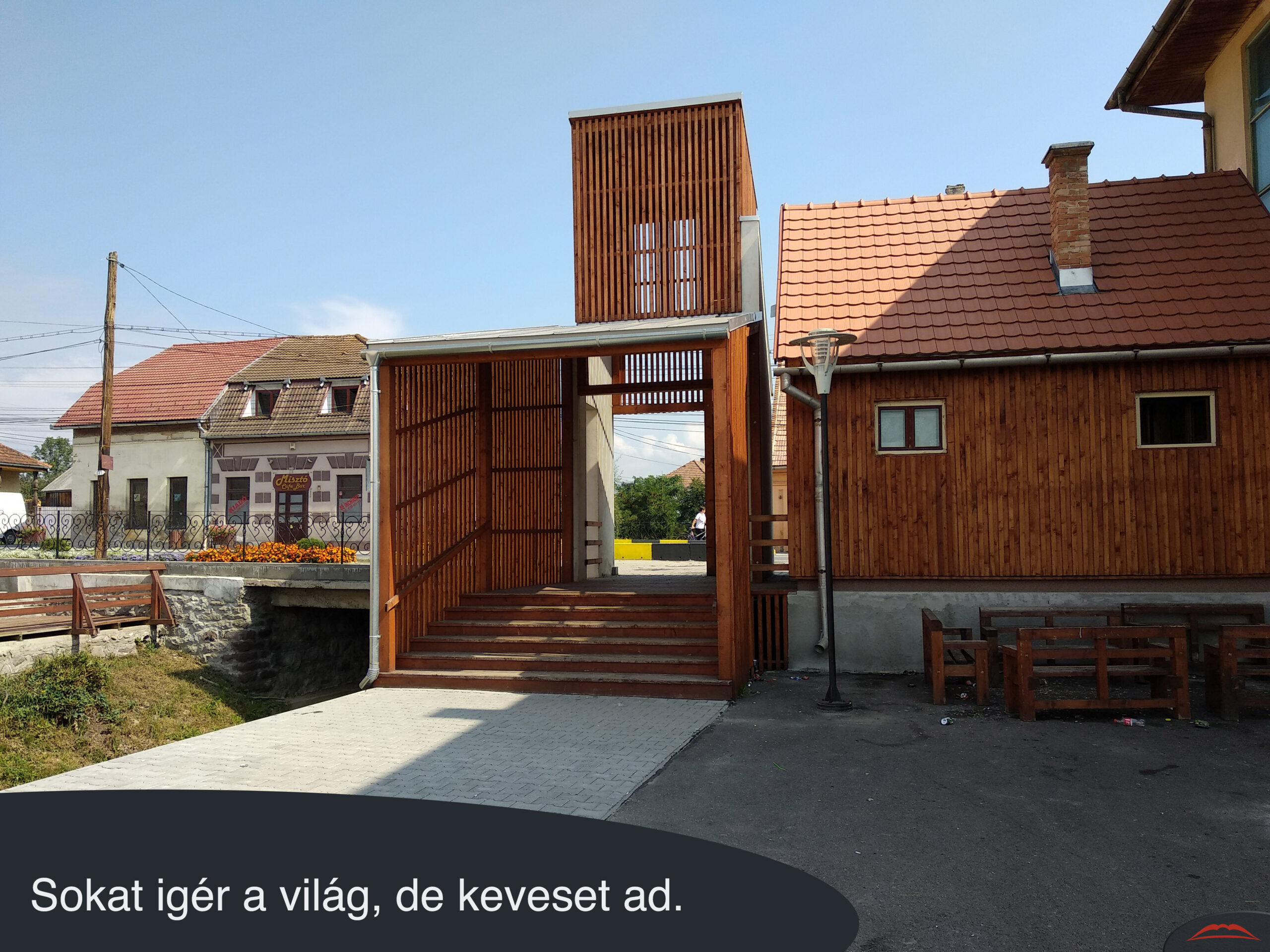 Sokat igér a világ, de keveset ad.