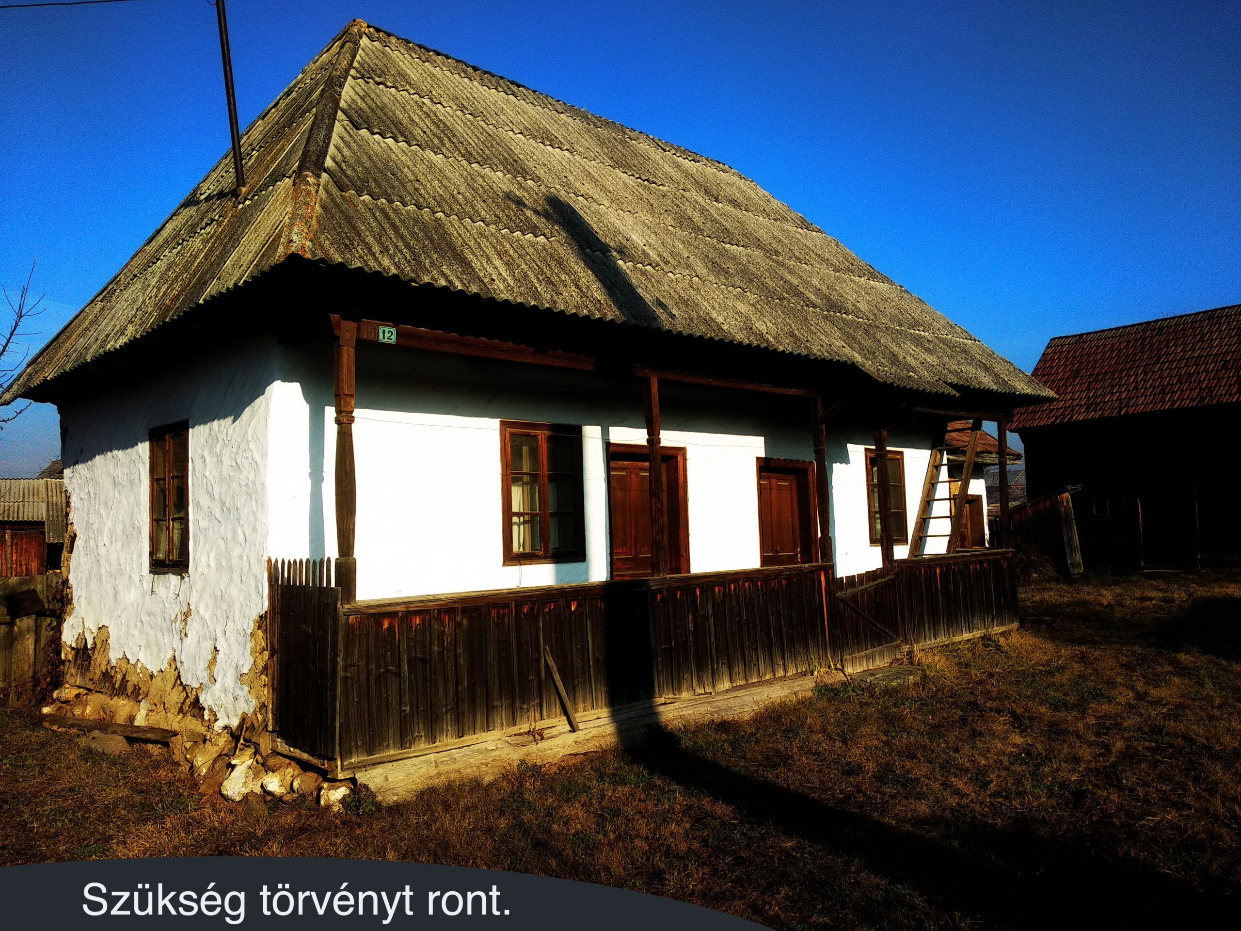 Szükség törvényt ront.