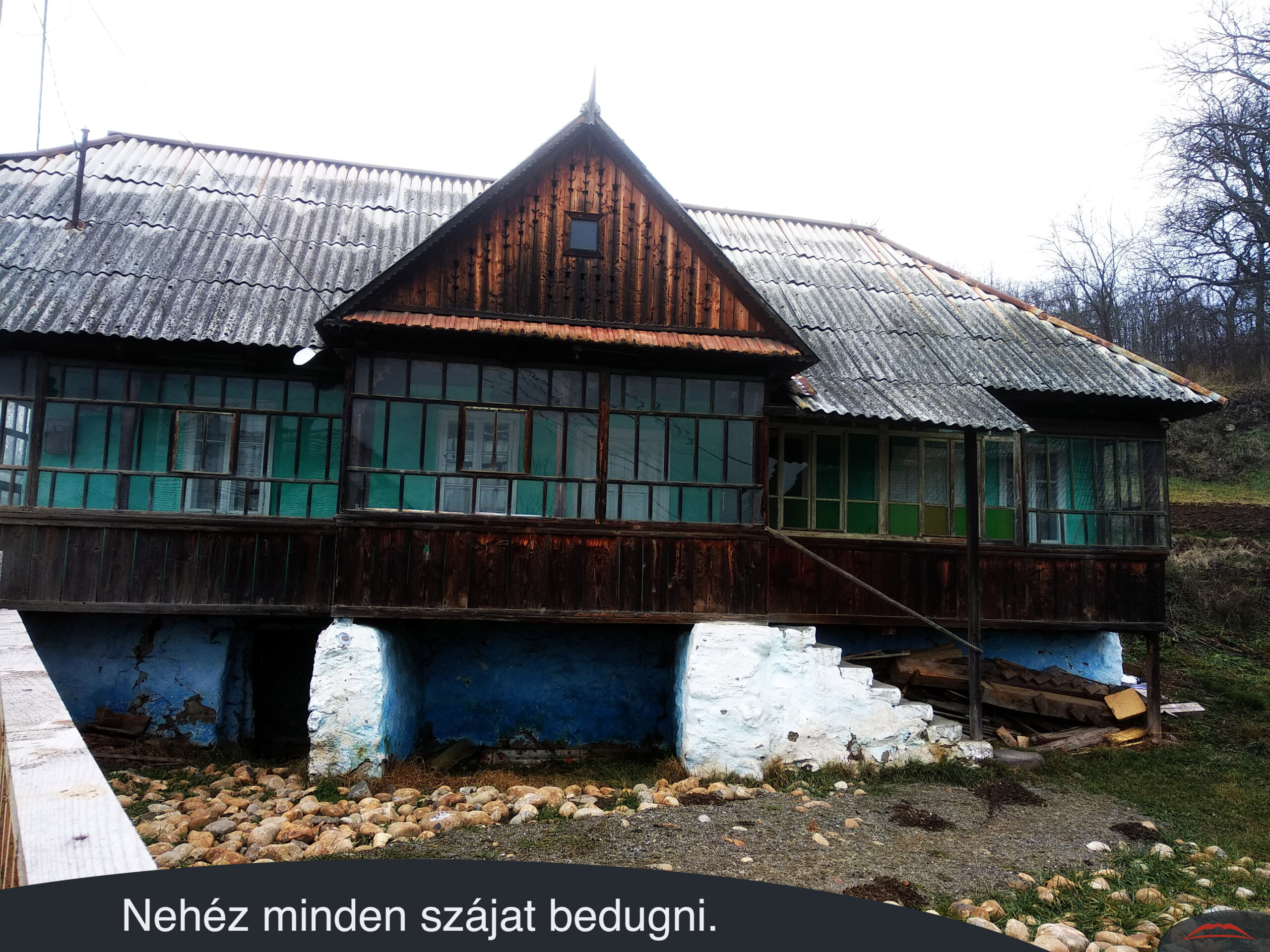 Nehéz minden szájat bedugni.