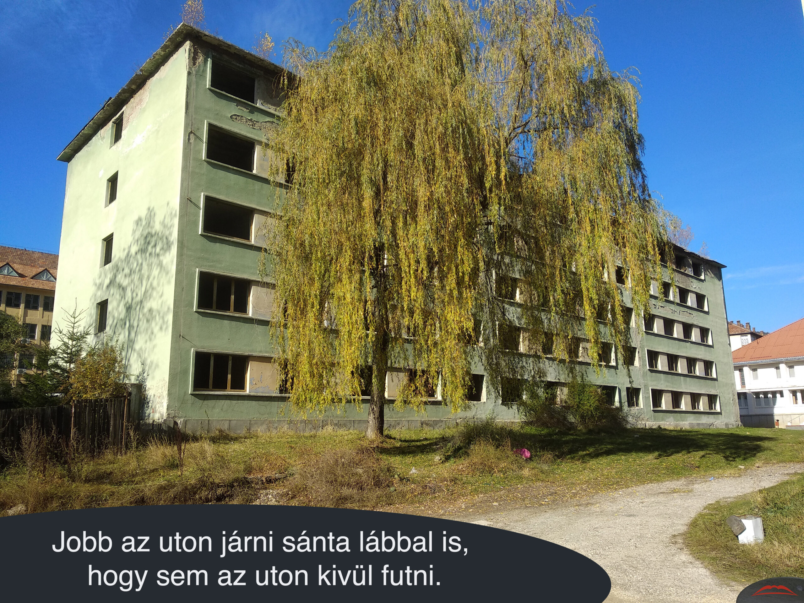 Jobb az uton járni sánta lábbal is, hogy sem az uton kivül futni.