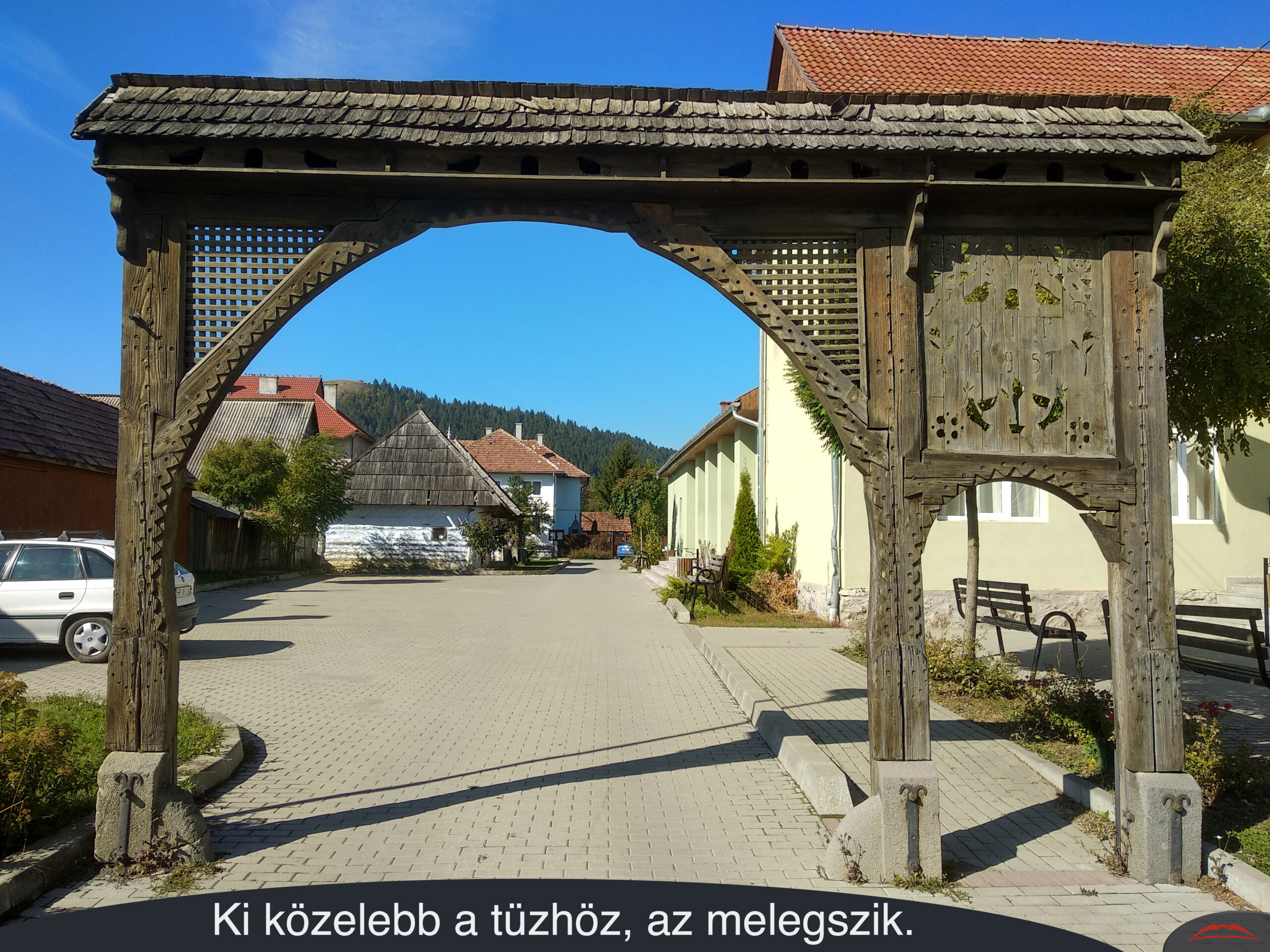 Ki közelebb a tüzhöz, az melegszik.