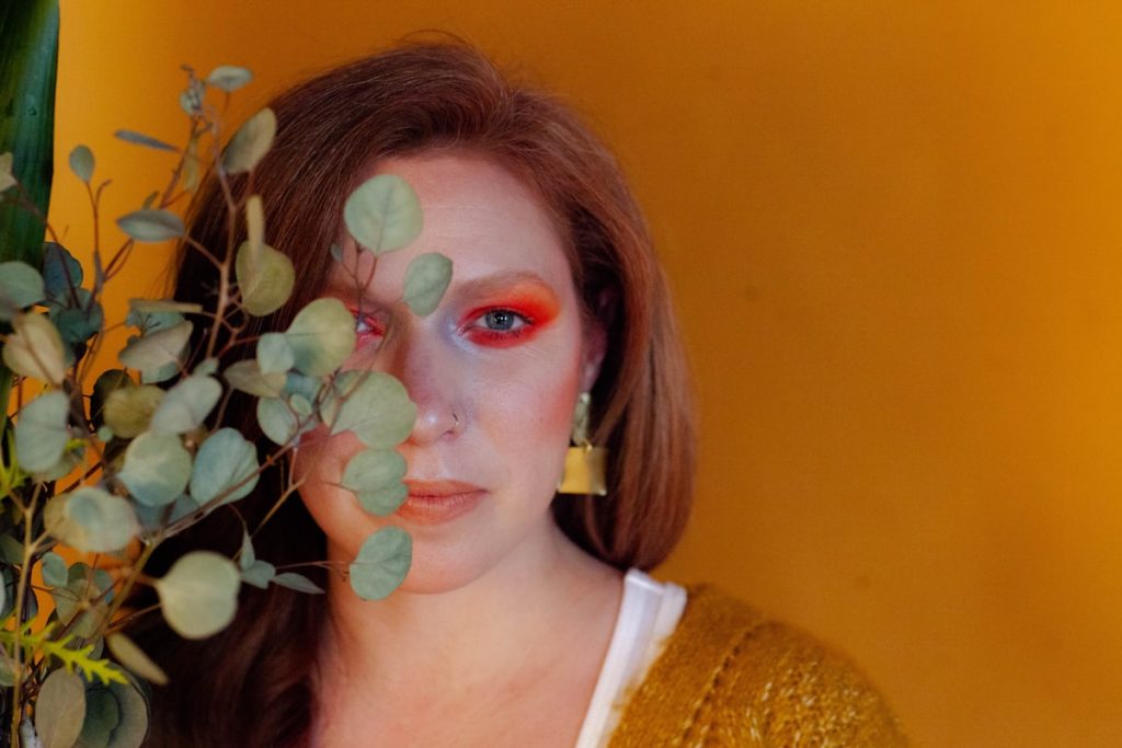 Az őszi smink titka: meleg színek, amelyek ránk varázsolnak