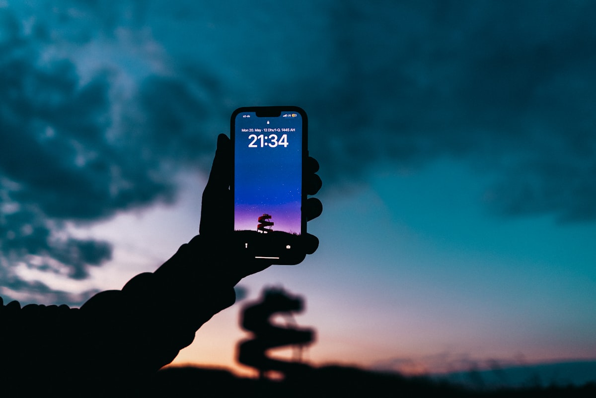 Miért vibrál az okostelefonod minden este?